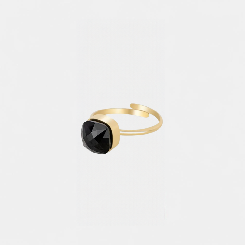 Vergulde ring met vierkante steen / zwart