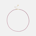 Load image into Gallery viewer, Fijne korte ketting met mini edelsteentjes / aubergine