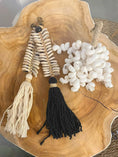Afbeelding laden in Galerijviewer, The Macrame Fishbone Keychain