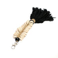Afbeelding laden in Galerijviewer, The Macrame Fishbone Keychain