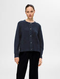 Afbeelding laden in Galerijviewer, SLFLULU LS KNIT SHORT CARDIGAN NOOS