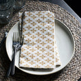 Afbeelding laden in Galerijviewer, Napkins, Shield, Gold
