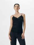Afbeelding laden in Galerijviewer, OBJLEENA SUS LACE SINGLET TOP NOOS