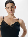 Afbeelding laden in Galerijviewer, OBJLEENA SUS LACE SINGLET TOP NOOS