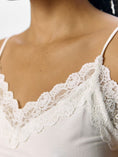 Afbeelding laden in Galerijviewer, OBJLEENA SUS LACE SINGLET TOP NOOS