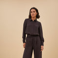 Afbeelding laden in Galerijviewer, donna satin stripe blouse