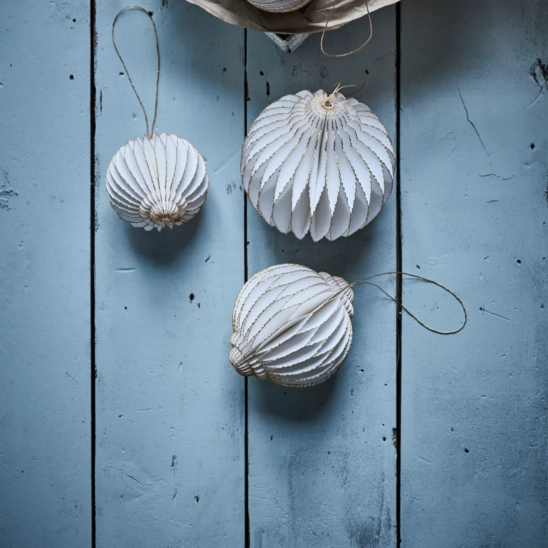 Papieren Kerstbal | Off-White/Golden