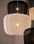 Afbeelding laden in Galerijviewer, Hanglamp Plumeria - Zand - Ø60cm