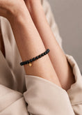 Afbeelding laden in Galerijviewer, Armbandje met gemstone balletjes / zwart