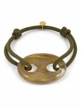 Afbeelding laden in Galerijviewer, Armband met XL opengewerkte bedel / army