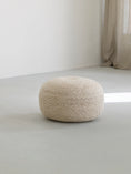Afbeelding laden in Galerijviewer, Ease Light Beige Poef Medium