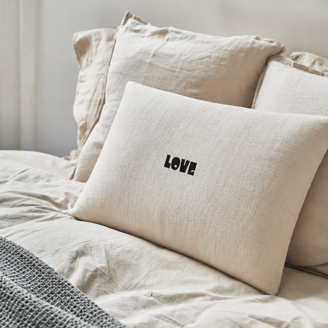 Kussenhoes Zand Bold LOVE Zwart