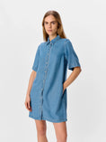 Afbeelding laden in Galerijviewer, OBJFRAME 2/4 RE DENIM DRESS NOOS