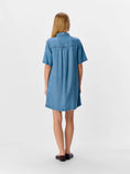 Afbeelding laden in Galerijviewer, OBJFRAME 2/4 RE DENIM DRESS NOOS