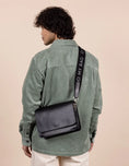 Afbeelding laden in Galerijviewer, Shoulder Canvas logo Strap black & black