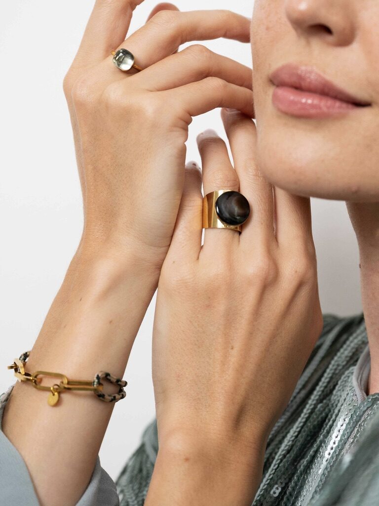 Gladde ring met ronde gemstone / parelmoer