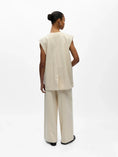 Load image into Gallery viewer, OBJBELLA BOXY S/L WAISTCOAT E VIP 26