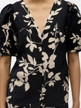 Afbeelding laden in Galerijviewer, OBJJACIRA S/S V-NECK TOP NOOS