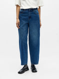 Load image into Gallery viewer, OBJMIU ZOE MW BARREL ANKLE JEANS NOOS