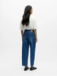 Load image into Gallery viewer, OBJMIU ZOE MW BARREL ANKLE JEANS NOOS