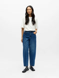 Load image into Gallery viewer, OBJMIU ZOE MW BARREL ANKLE JEANS NOOS