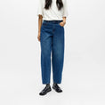 Afbeelding laden in Galerijviewer, OBJMIU ZOE MW BARREL ANKLE JEANS NOOS