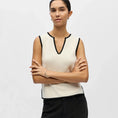 Afbeelding laden in Galerijviewer, OBJVIVA S/L RE V-NECK KNIT TOP NOOS