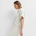 Afbeelding laden in Galerijviewer, SLFVIVA SS CROPPED SUN SHIRT NOOS Sandshell