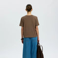 Afbeelding laden in Galerijviewer, SLFESSENTIAL SS BOXY TEE NOOS