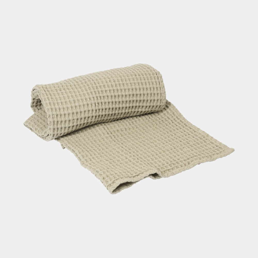 Badhanddoek Organic light celedon van biologisch katoen, 70 x 140 cm - Ferm Living