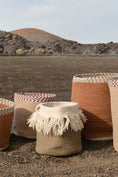 Afbeelding laden in Galerijviewer, BASKET ZARANG WALNUT