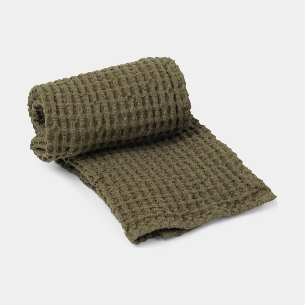 Handdoek Organic olive van biologisch katoen, 50 x 100 cm - Ferm Living