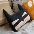 Afbeelding laden in Galerijviewer, KNITTED CUSHION BATBOY