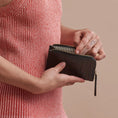 Afbeelding laden in Galerijviewer, LOLA COIN PURSE CROCO BLACK