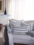Afbeelding laden in Galerijviewer, Sierkussen Linnen 40x60 - Taupe Stripe