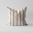 Afbeelding laden in Galerijviewer, Sierkussen Linnen 50x50 - Taupe Stripe