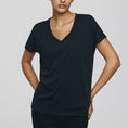 Afbeelding laden in Galerijviewer, MSCHFENYA MODAL V NECK TEE