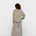 Afbeelding laden in Galerijviewer, silent chique raglan sweater