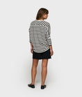 Afbeelding laden in Galerijviewer, loose long sleeve tee modal stripes