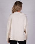 Afbeelding laden in Galerijviewer, Dames Off White Trui Diepe V - SOFIA