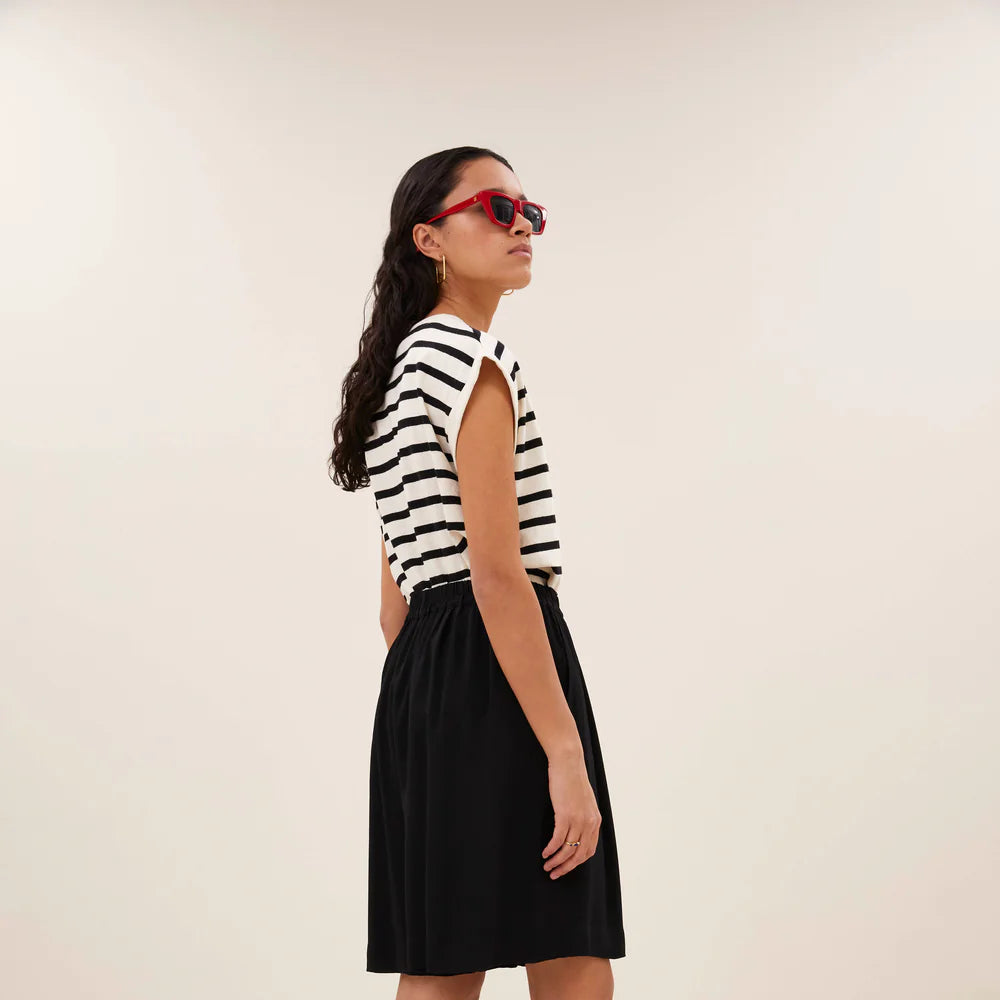 tobi stripe logo top