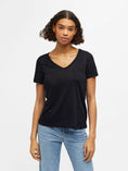Afbeelding laden in Galerijviewer, TESSI V-NECK SHIRT