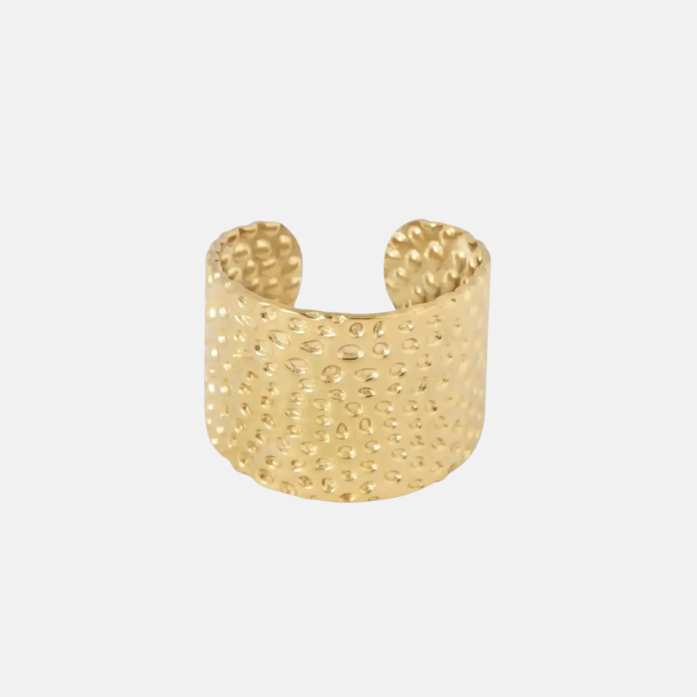 Brede ring met patroon