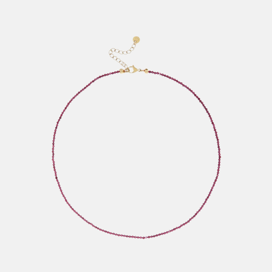 Fijne korte ketting met mini edelsteentjes / aubergine