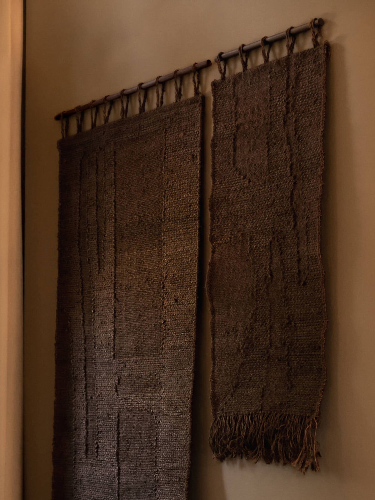 Wandkleed Harvest dark chocolate in interieur