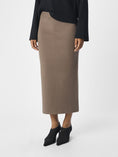 Afbeelding laden in Galerijviewer, OBJREYNARD HW KNIT SKIRT NOOS

