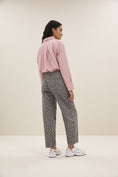 Afbeelding laden in Galerijviewer, lew grey cheetah pants
