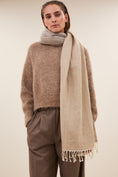 Afbeelding laden in Galerijviewer, woollen natural scarf
