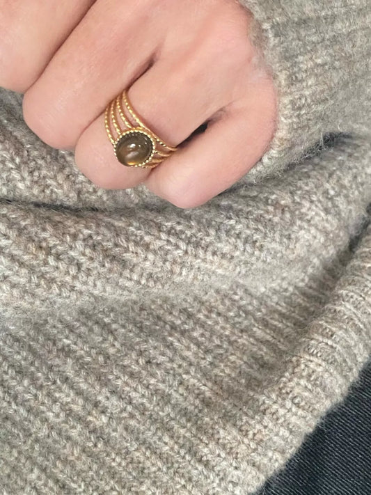 4-delige ring met ovale steen / bruin-mêlée