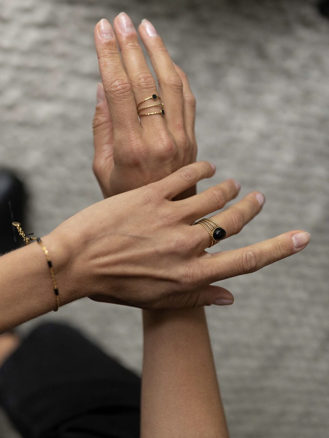 4 delige ring met ovale steen / Zwart